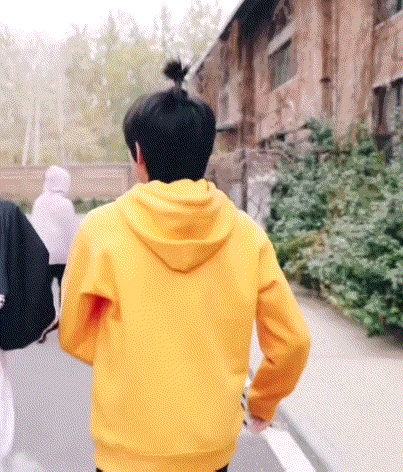 宋亚轩憨憨行为