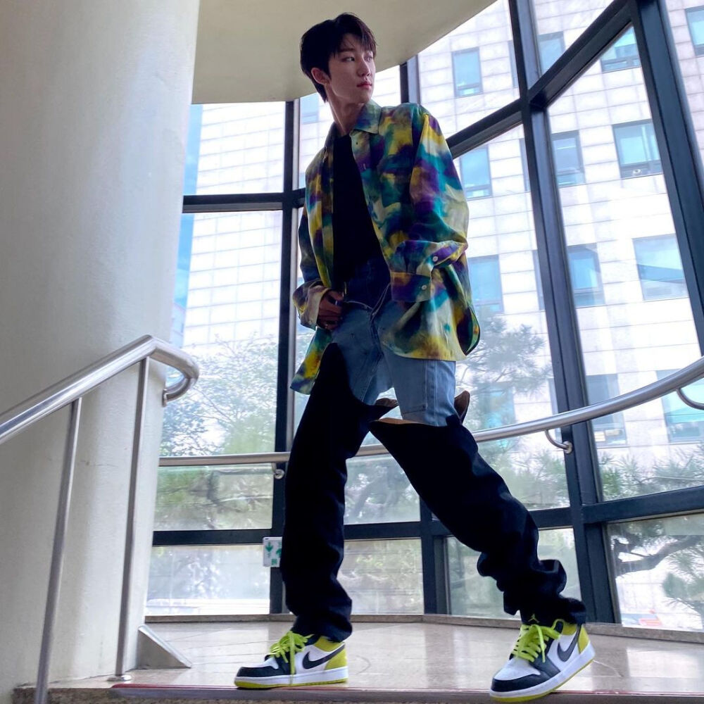 徐明浩（THE8）
❣️ⓈⒺⓋⒺⓃⓉⒺⒺⓃ❣️