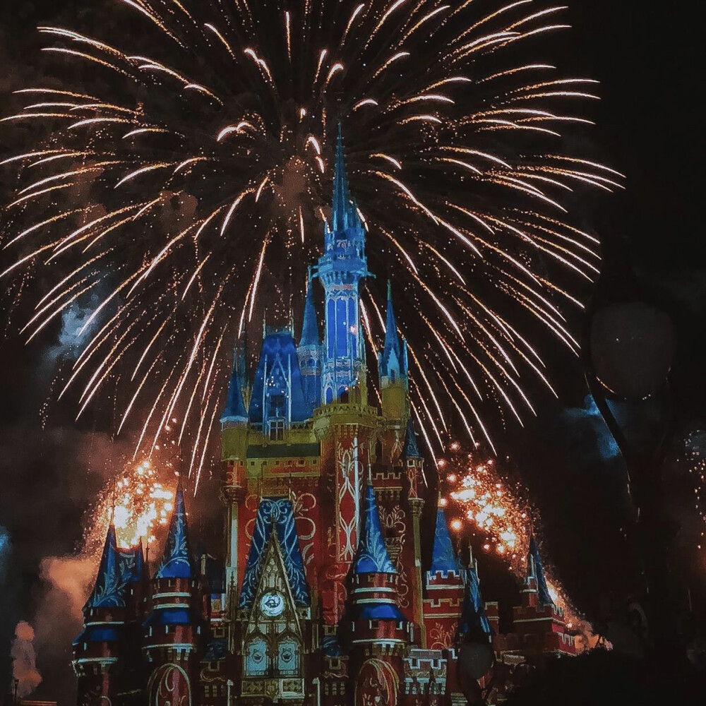 堆糖一婉（朋友圈背景图）
不知原作 取之网络 侵权删并致歉。