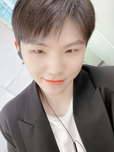 李知勋（WOOZI）
❣️ⓈⒺⓋⒺⓃⓉⒺⒺⓃ❣️