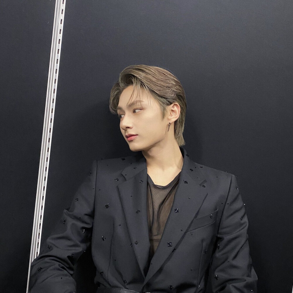 文俊辉（JUN）
❣️ⓈⒺⓋⒺⓃⓉⒺⒺⓃ❣️