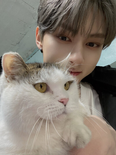 文俊辉（JUN）
❣️ⓈⒺⓋⒺⓃⓉⒺⒺⓃ❣️