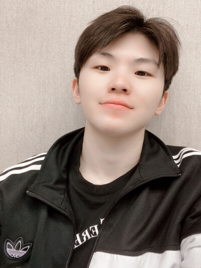 李知勋（WOOZI）
❣️ⓈⒺⓋⒺⓃⓉⒺⒺⓃ❣️