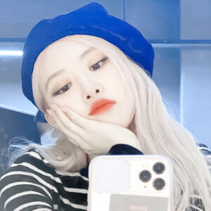 *朴彩英

玫瑰会枯萎，但ROSÉ不会-