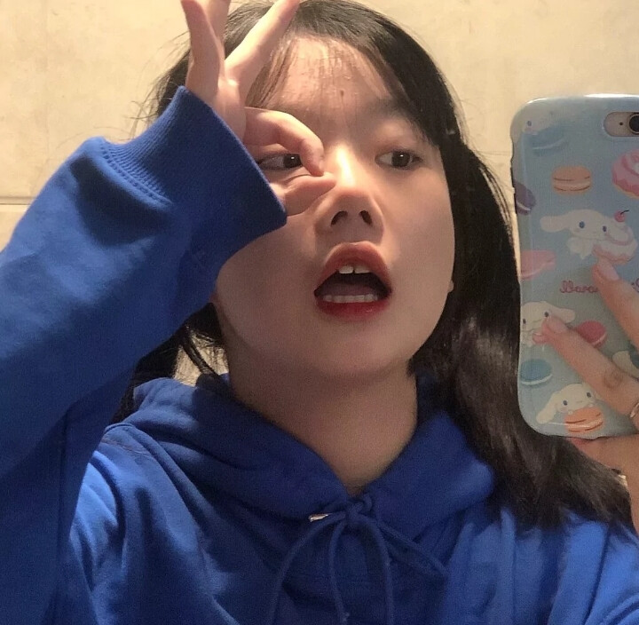 ◈心动女头
我坐在几千个日落里 望向白鸟衔玫瑰飞去