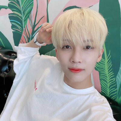 尹净汉（JEONGHAN）
❣️ⓈⒺⓋⒺⓃⓉⒺⒺⓃ❣️