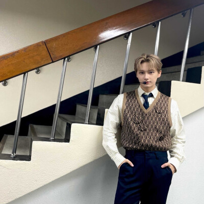 文俊辉（JUN）
❣️ⓈⒺⓋⒺⓃⓉⒺⒺⓃ❣️