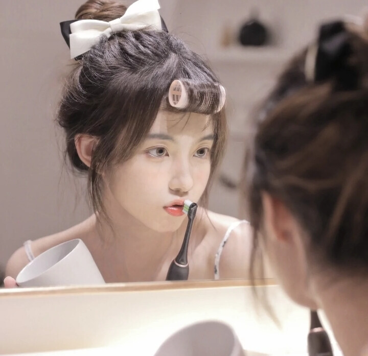 ◈纯欲风女头
“这世上从来不缺让人心动的新鲜感 但长久的陪伴实属难得”
