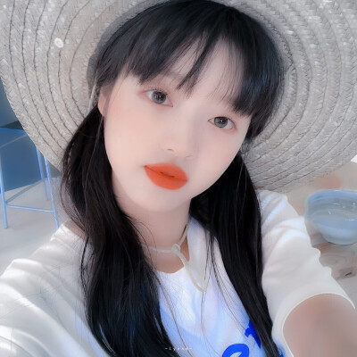 • YooA
· Lynne