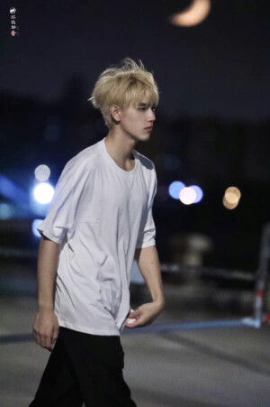 陈飞宇新剧《打火机与公主裙》银发造型！