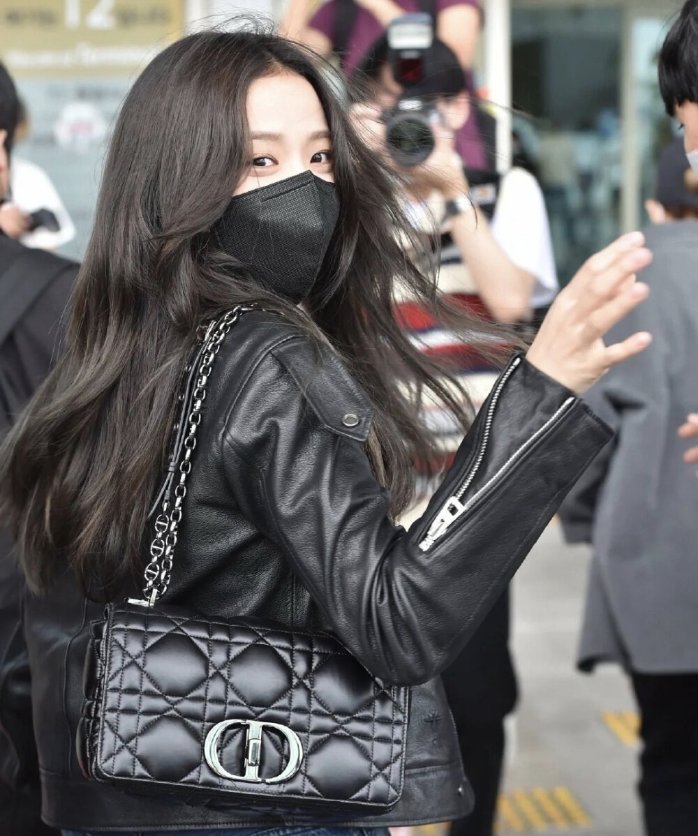 jisoo
