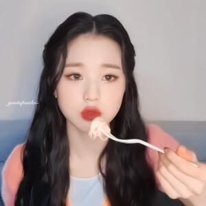 -张元英*


The radio is from PIAOANRAN.


原截朴安冉 