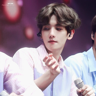 触摸不到你的我眼里满是深情
cr.Puppystore_白牙村