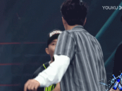 keven杨凯(这街第三季总冠军)：
谁？看我来！！！#这就是街舞4#
PS：一宝：有人欺负我～哈哈～