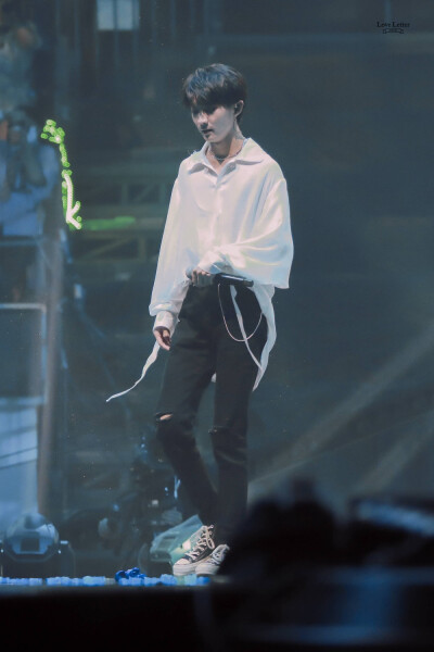 ［马嘉祺］舞台
抱图dd＋点赞哦