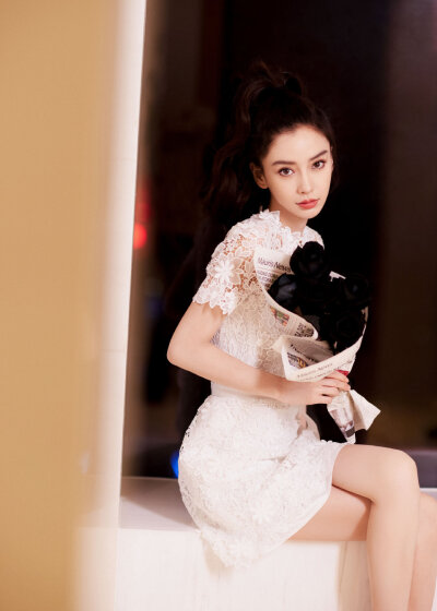 【侵权删】这里是Angelababy（杨颖）的美图啦~可甜可盐可飒你值得拥有哦！
我在豆蔻年华遇见你，想要陪你好多好多年。（图源很广，带水印，只是个人集baby美图）