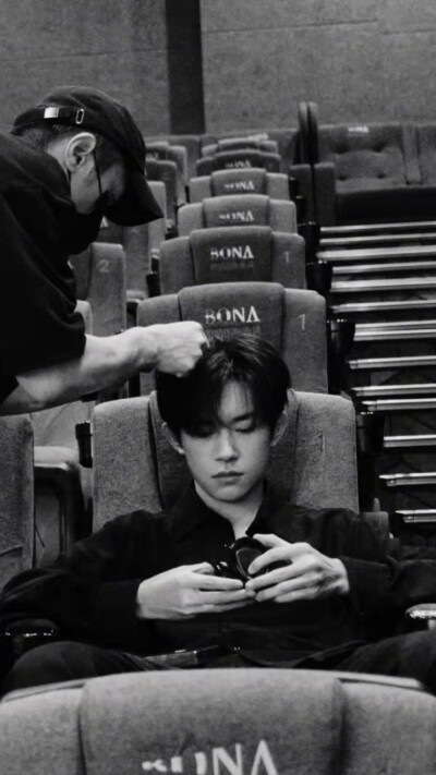 明星偶像壁纸 背景图 杂系
注：（图源网络_侵删）