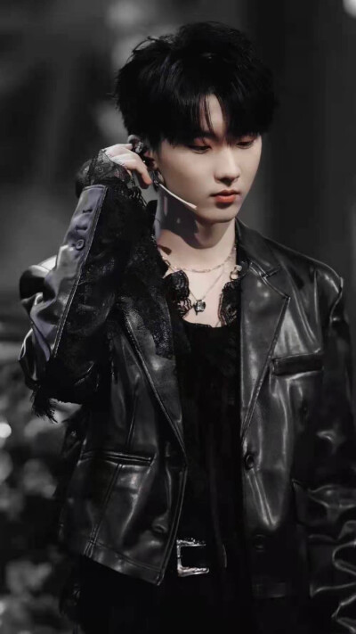 明星偶像壁纸 背景图 杂系
注：（图源网络_侵删）