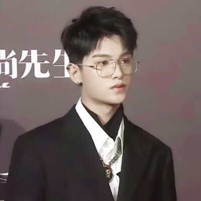 ※黃明昊※
原截易眠笙。