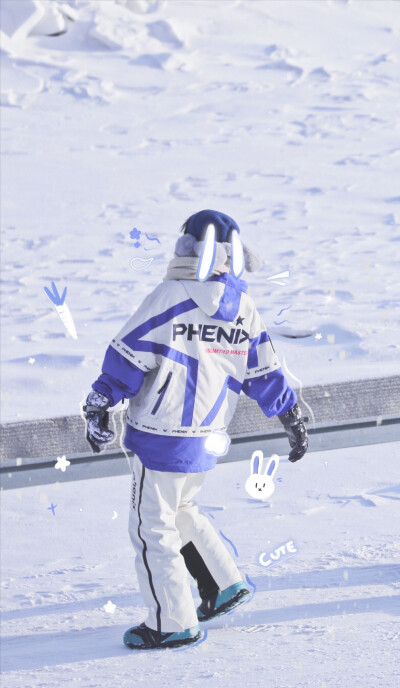 是小贺老师啦(/ω＼)