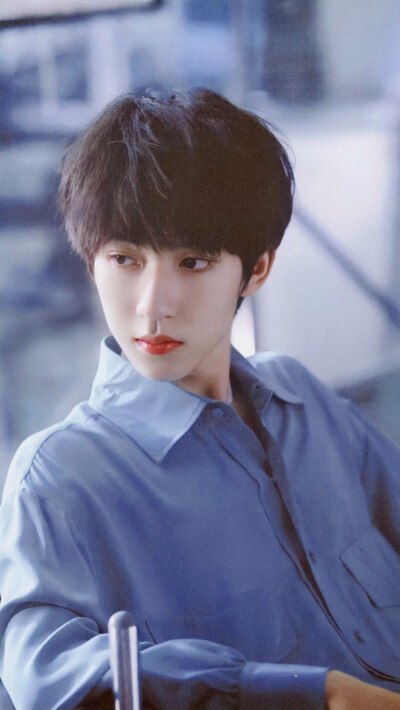 是小贺老师啦(/ω＼)