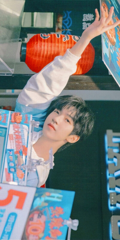 是小贺老师啦(/ω＼)