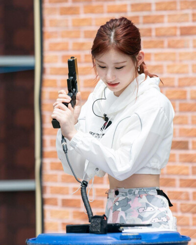 CHAERYEONG 李彩领