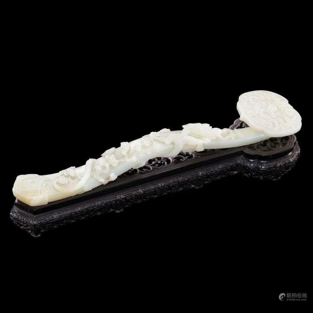 清乾隆 御制白玉赶珠云龙纹题诗如意