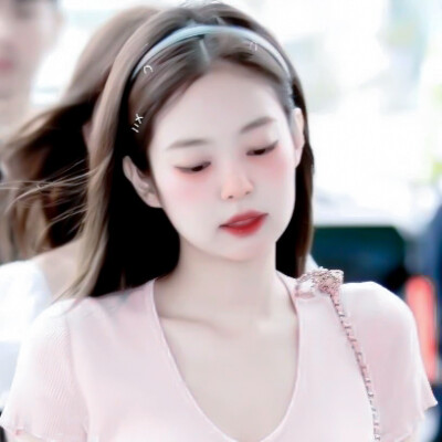 金智妮Jennie
三张