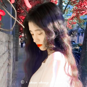 ©鞠婧祎
“你会被形形色色的人吸引 可到最后 也只会贪恋一个普通人温暖的拥抱。”