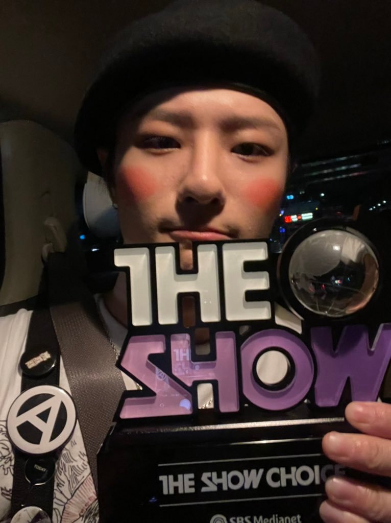 211012 SBS MTV TheShow
【THESHOW初一位感言】
首先第一位要感谢的是将这份奖给予我的MOODZ，还有非常非常感谢现场的工作人员们，以及也十分感谢在公司收看的郑代表nim李代表nim。还有，比起其他的，谢谢我的爸爸妈妈。不分昼夜为我应援、给我爱意的MOODZ们真的辛苦了，谢谢你们给我制造了这么美好的回忆。我爱你们，谢谢！
翻译/Riley