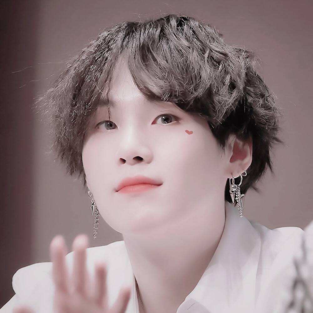 零碎的岛会找到海
SUGA/闵玧其
cr.R_930309
©闵雨汐