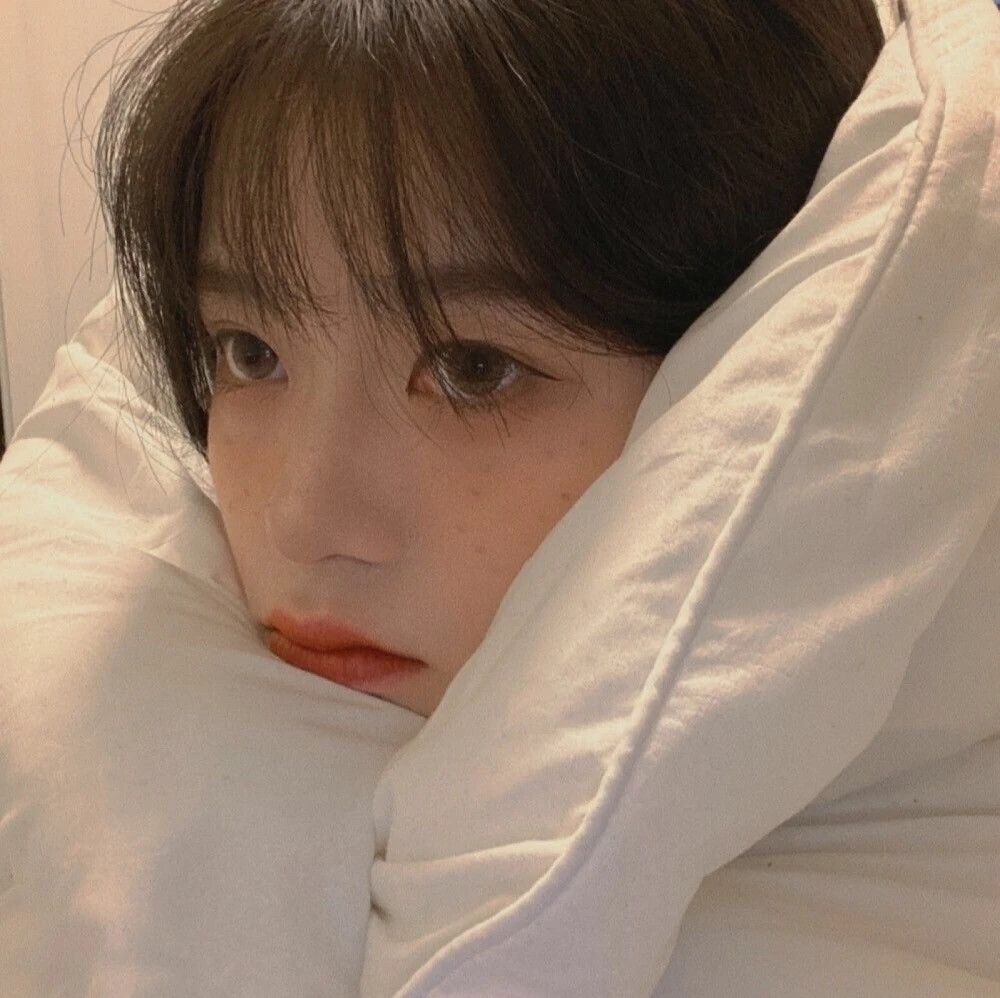 《优 质 女 头》
cr.最右 （侵权删）
