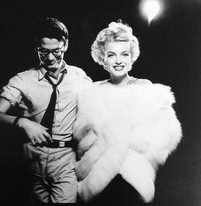 Sam Shaw captured this photo of Marilyn Monroe and photographer Richard Avedon during a 1954 photo shoot.