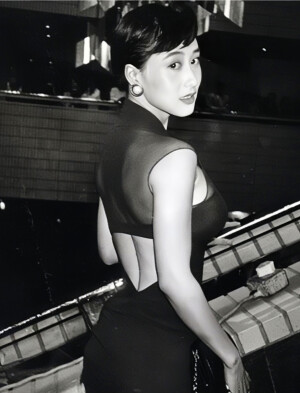 「利智」美得不可方物。