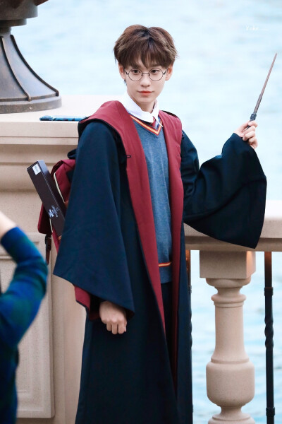 2021.10.14 北京环球影城
余景天 饭拍高清