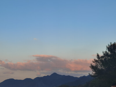 #依山傍水##晚霞#