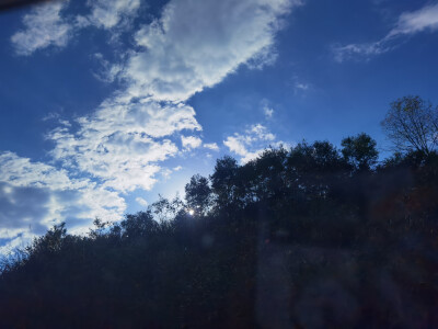 #依山傍水##晚霞#