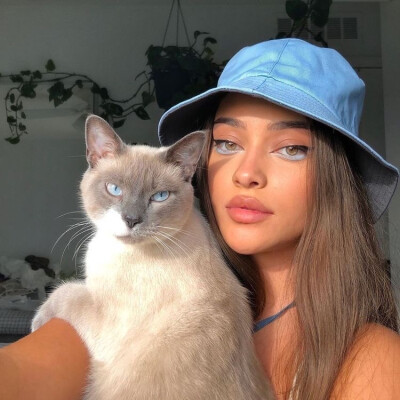 beauty & cat 