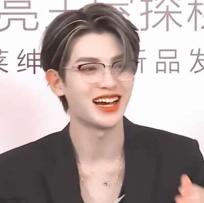 黄明昊