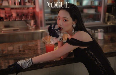 崔雪莉 Sulli for Vogue Korea November 2018
photographed by Kim Hee June