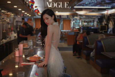 崔雪莉 Sulli for Vogue Korea November 2018
photographed by Kim Hee June