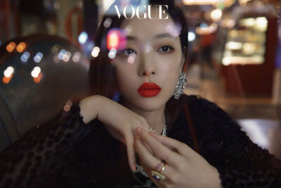 崔雪莉 Sulli for Vogue Korea November 2018
photographed by Kim Hee June