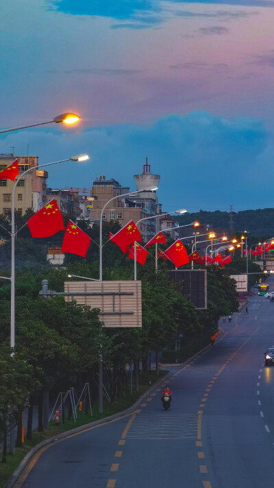 “人民有信仰民族有希望国家有力量”
摄影cr.村长一河