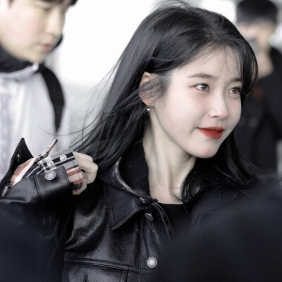 ：»
* 花会沿路盛开的 你以后的路也是。*
李知恩 IU
©boxgame_3