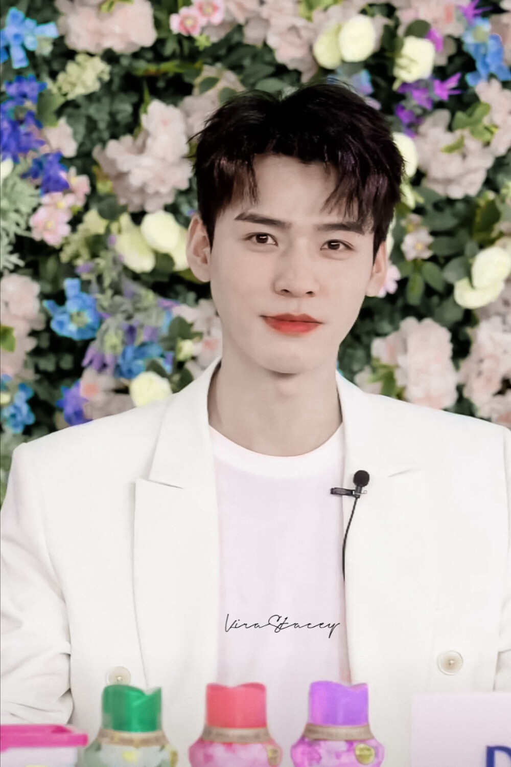 #龚俊 当妮直播截修
“你的身上有栀子花的味道”