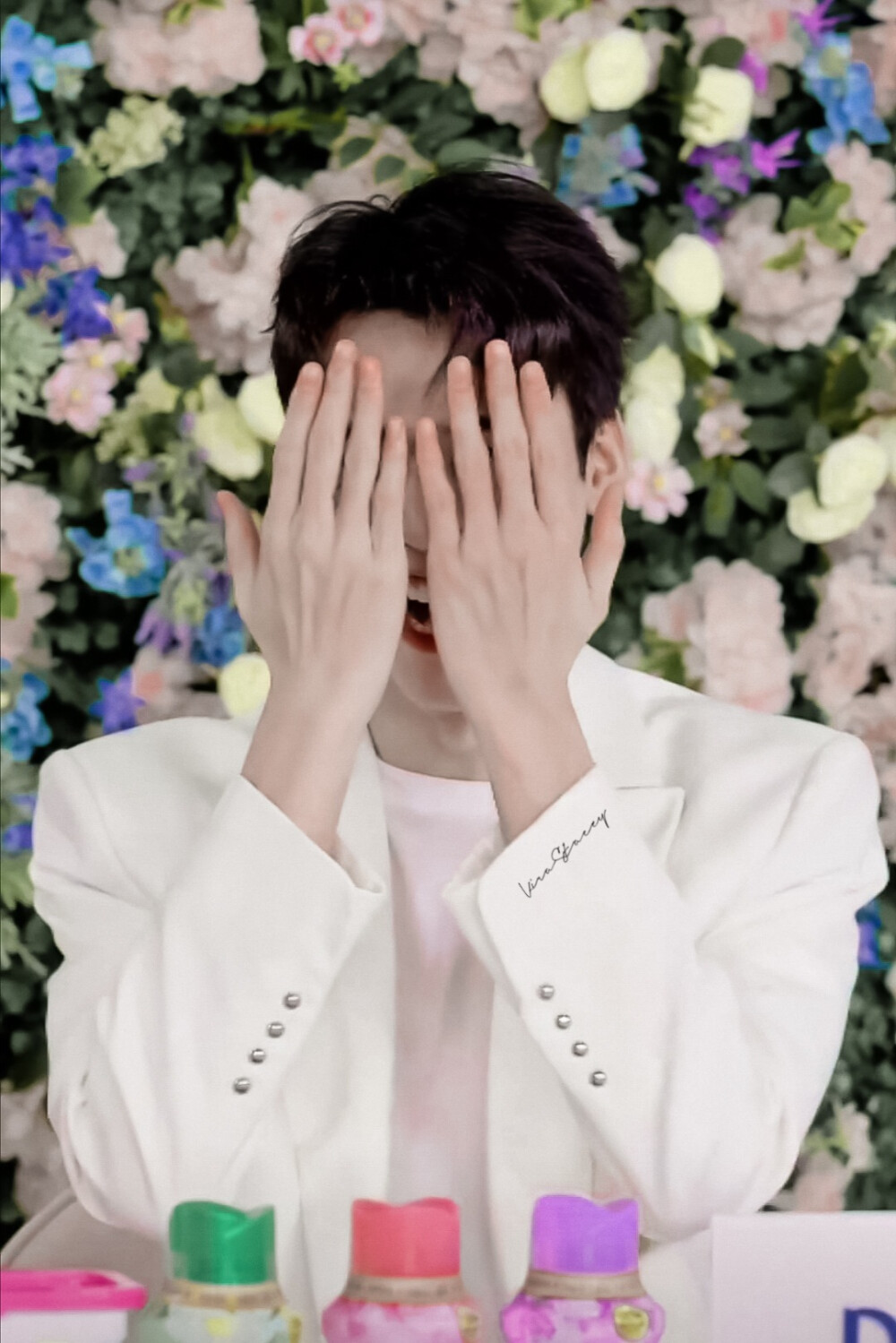 #龚俊 当妮直播截修
“你的身上有栀子花的味道”