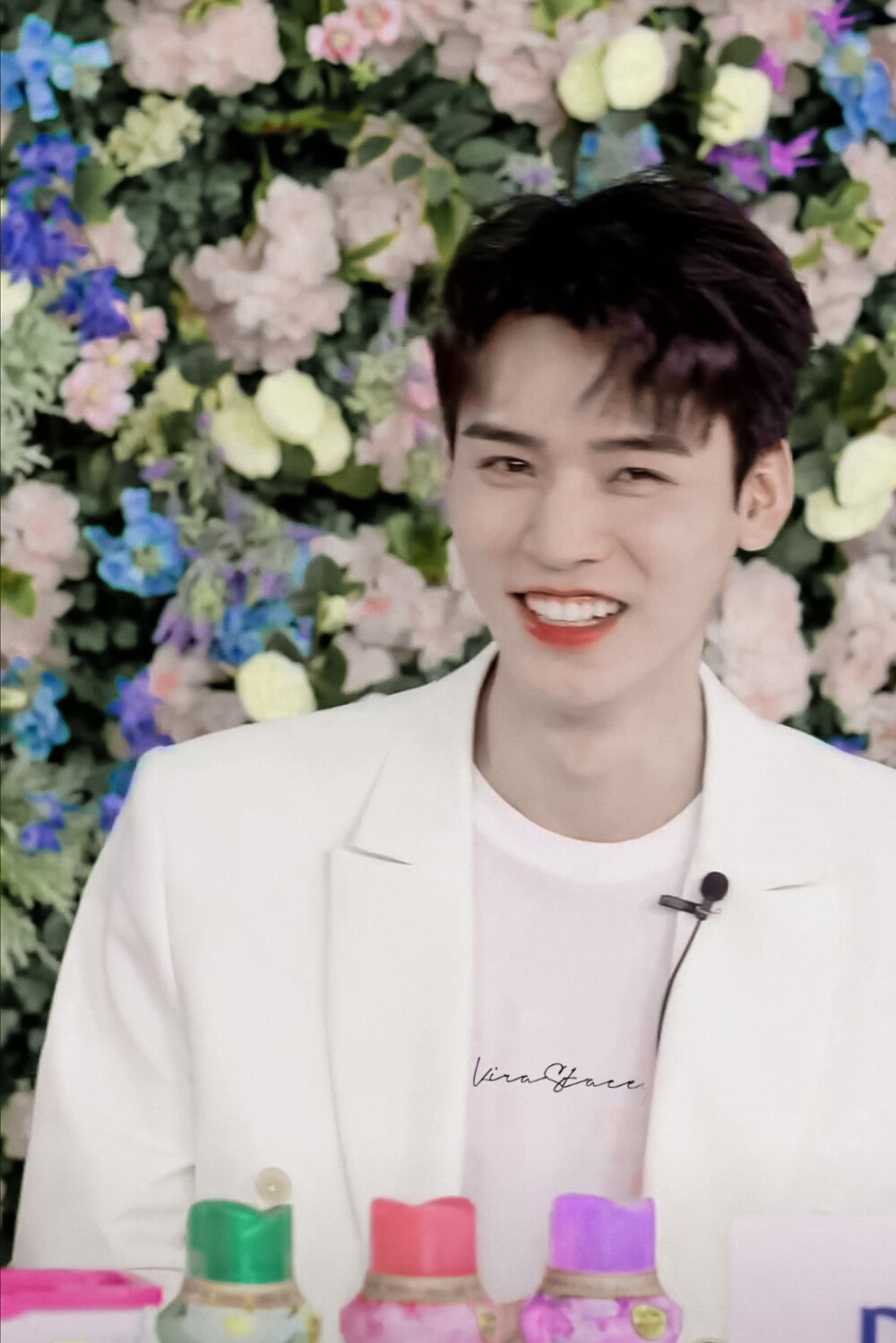 #龚俊 当妮直播截修
“你的身上有栀子花的味道”