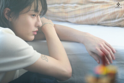 211020 承衍官推更新：
[WOODZ(曹承衍) POST]
WOODZaket BEHIND
#WOODZ #曹承衍 #WAITING
#ONLY_LOVERS_LEFT #OLL