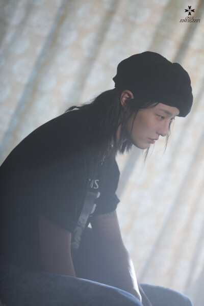 211020 承衍官推更新：
[WOODZ(曹承衍) POST]
WOODZaket BEHIND
#WOODZ #曹承衍 #WAITING
#ONLY_LOVERS_LEFT #OLL